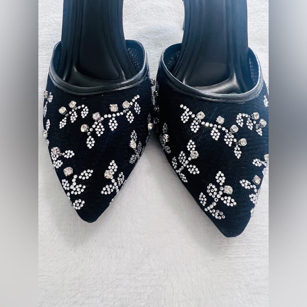 BCBGeneration Rhinestone
Embellished Pointed-Toe Ankle-Strap Heels sz 8 - Picture 2 of 10